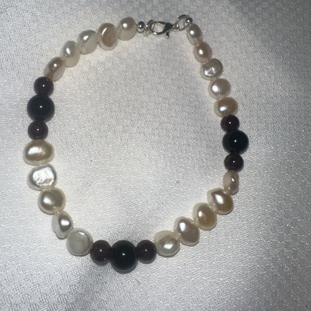 Elegant Pearl and Bead Bracelet